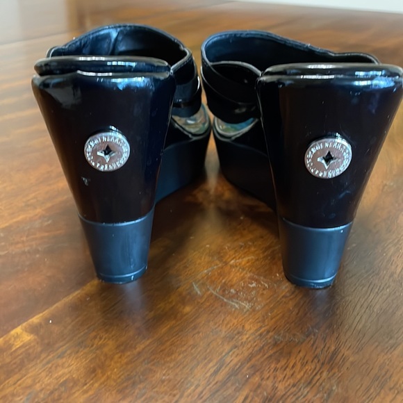 BCBG black patent wedge - Sz 6 - Picture 3 of 8